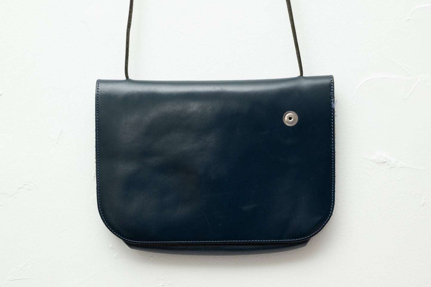 Sac bandoulière en cuir bleu marine