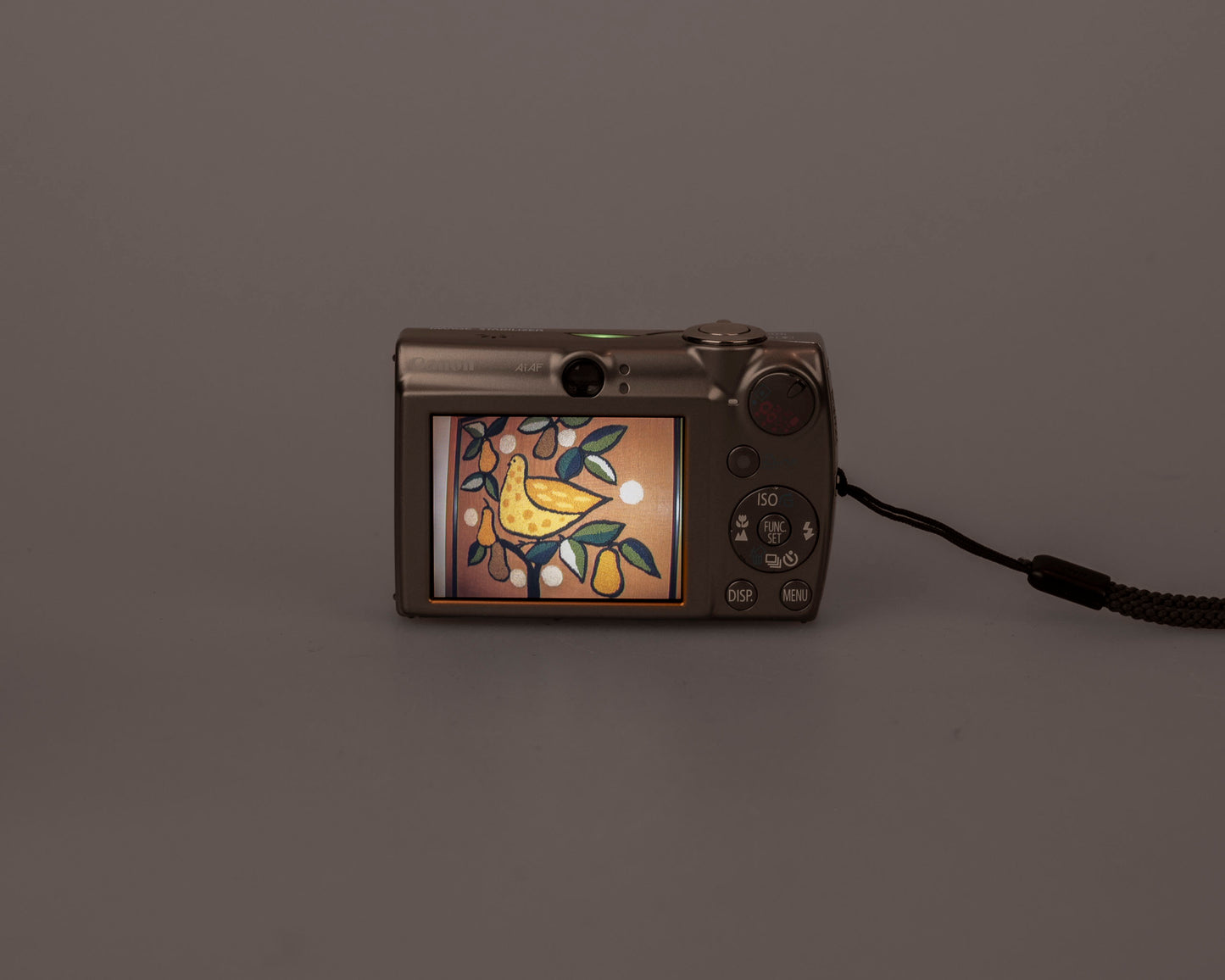 Appareil photo numérique PowerShot SD800 IS Digital ELPH avec carte SD 4 Go + batterie + chargeur + étui