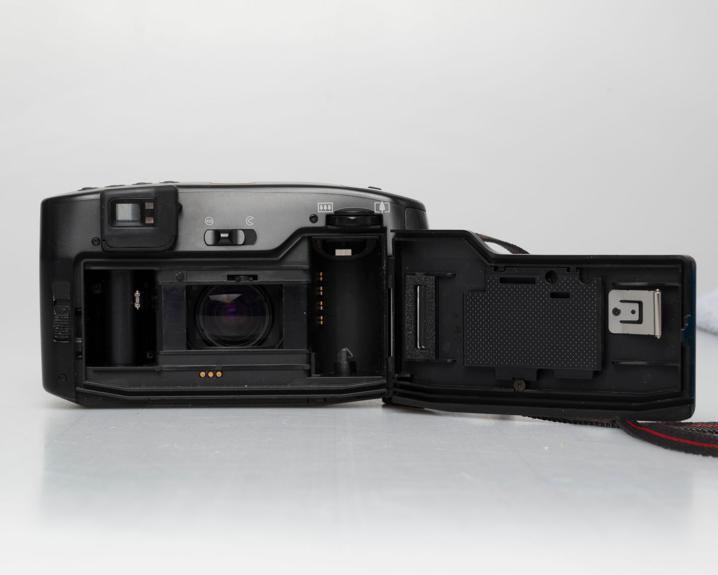 Fuji FZ-2000 Zoom 35mm camera (serial 21112237)