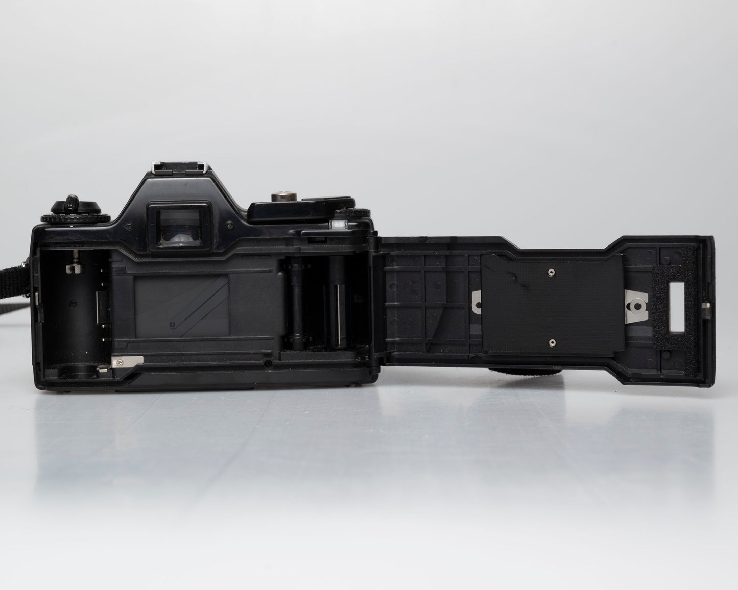 Konica TC-X appareil photo reflex 35mm avec objectif Hexanon AR 50mm f1.8 + manuel (numéro de série 268882)