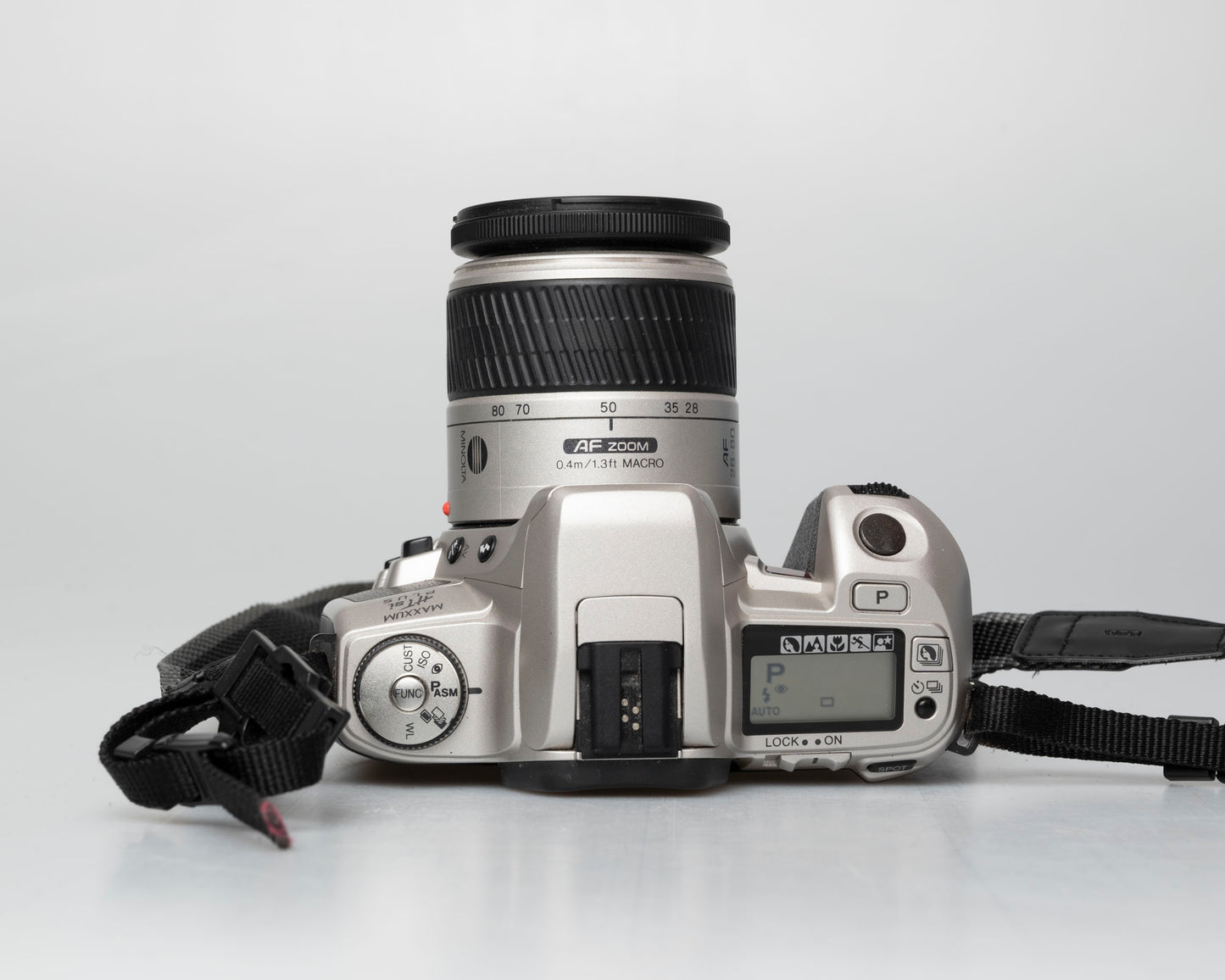 Minolta Maxxum HTsi Plus reflex 35 mm avec objectif 28-80 mm (série 93203660)