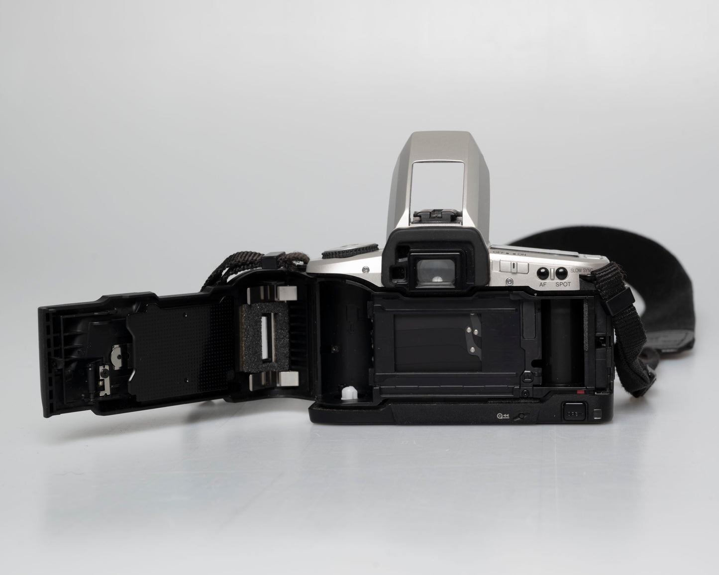 Minolta Dynax 5 35mm SLR w/ 50mm f1.7 lens (serial 01101077) | film🎞tested