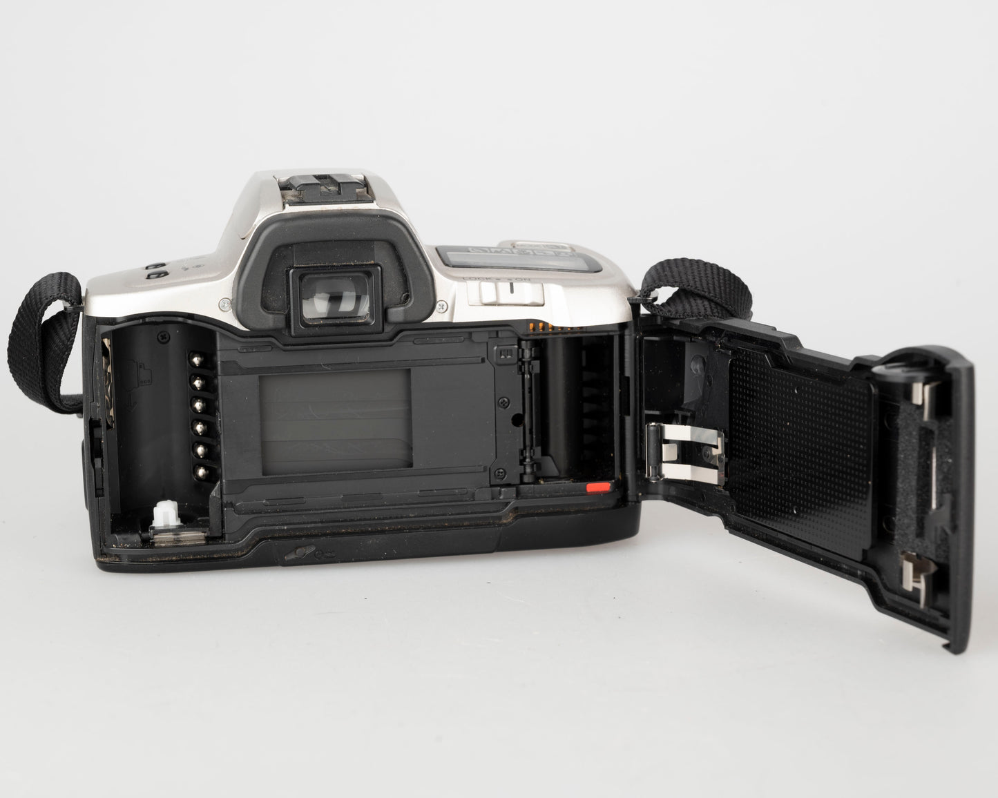 Reflex Minolta Maxxum QTsi 35 mm avec objectif 35-80 mm (série 99919519)