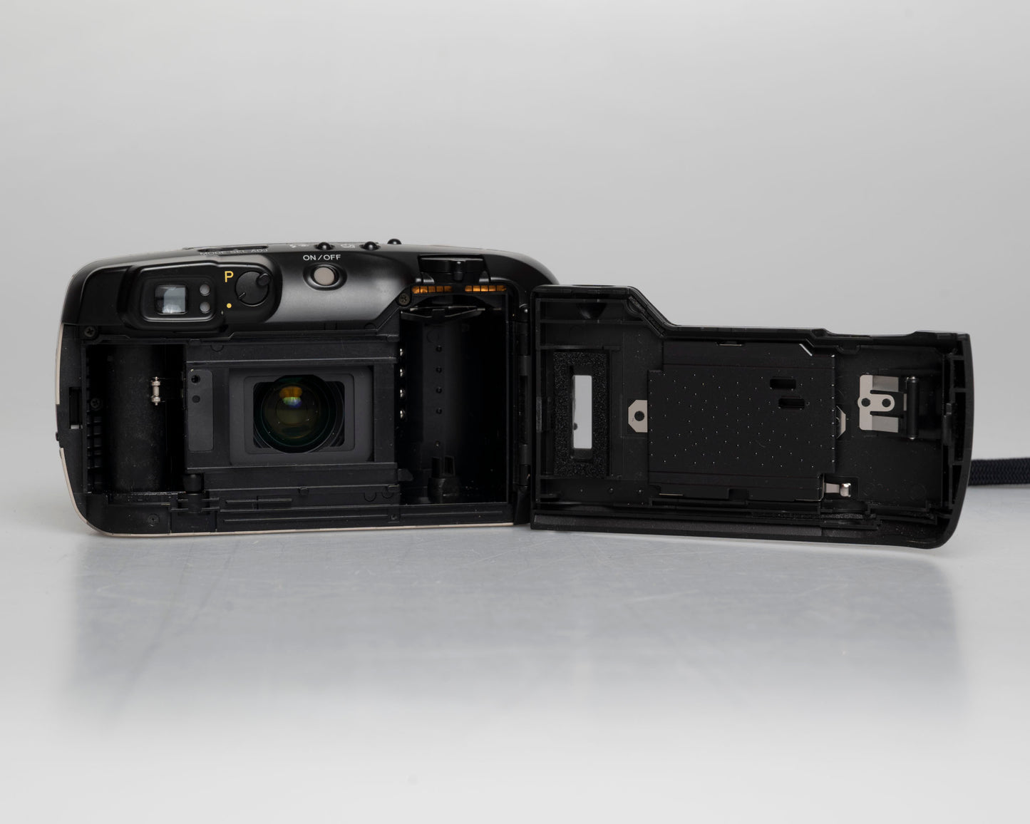 Minolta Supreme Freedom Zoom EX 35mm camera w/ case (serial 99802409)