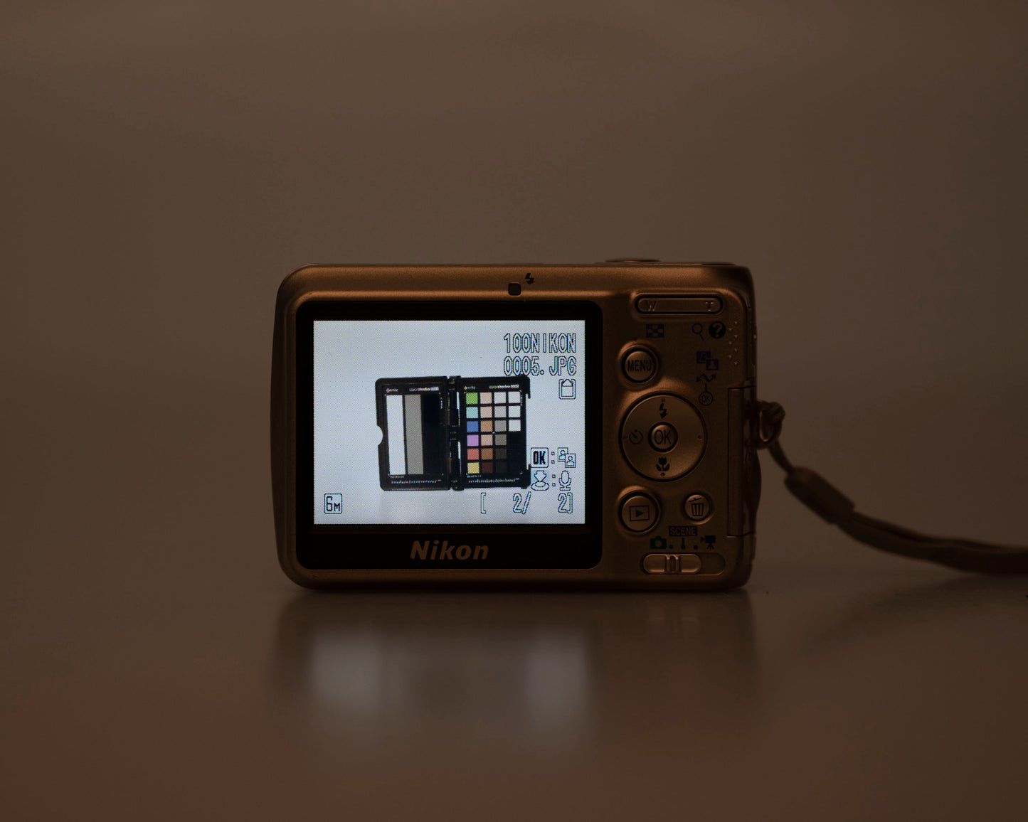 Appareil photo numérique Nikon Coolpix L6 de 6 mégapixels avec carte SD de 8 Go