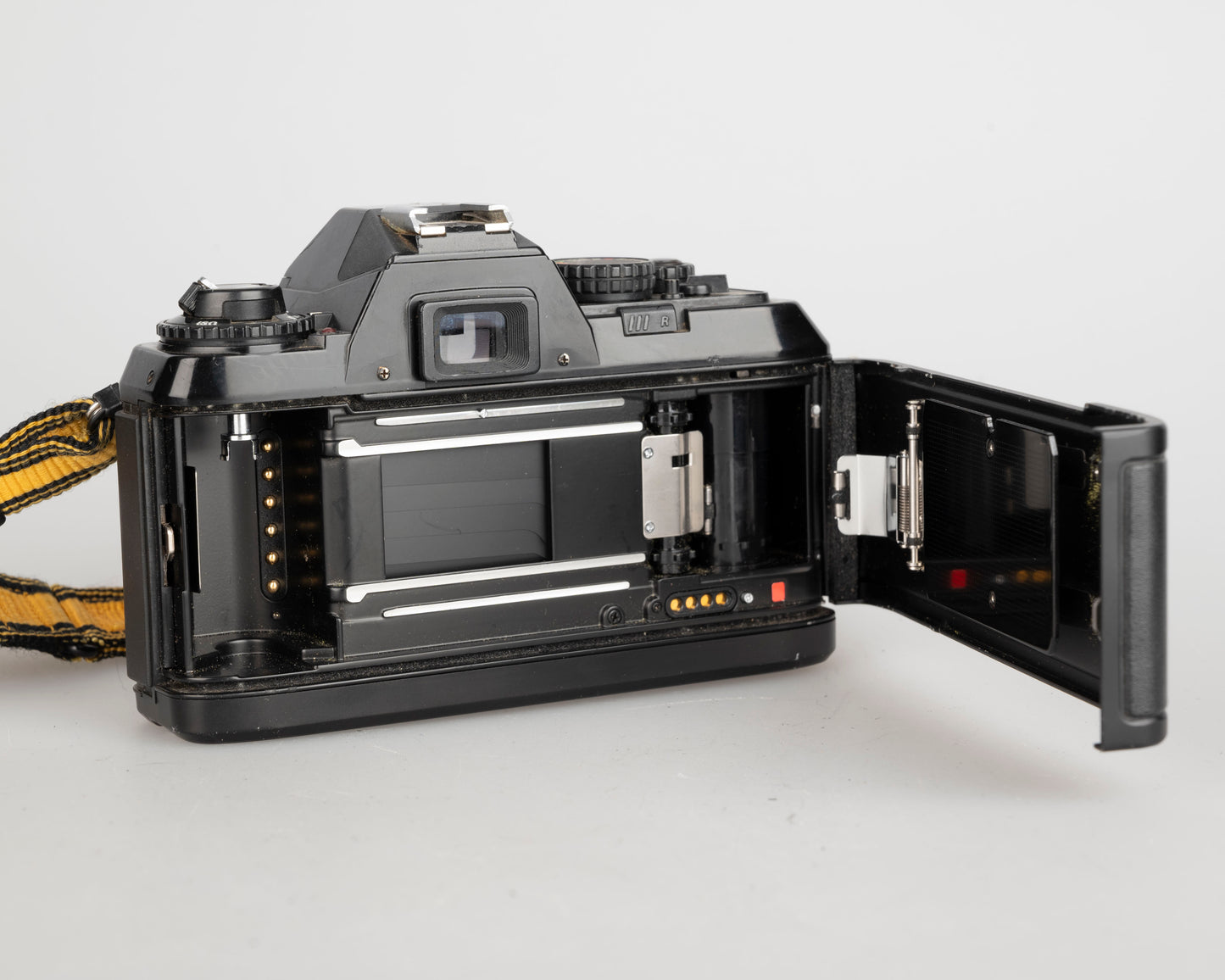Nikon N2020 reflex argentique 35 mm avec objectif AF Nikkor 50 mm f1.8 (série 5387168)