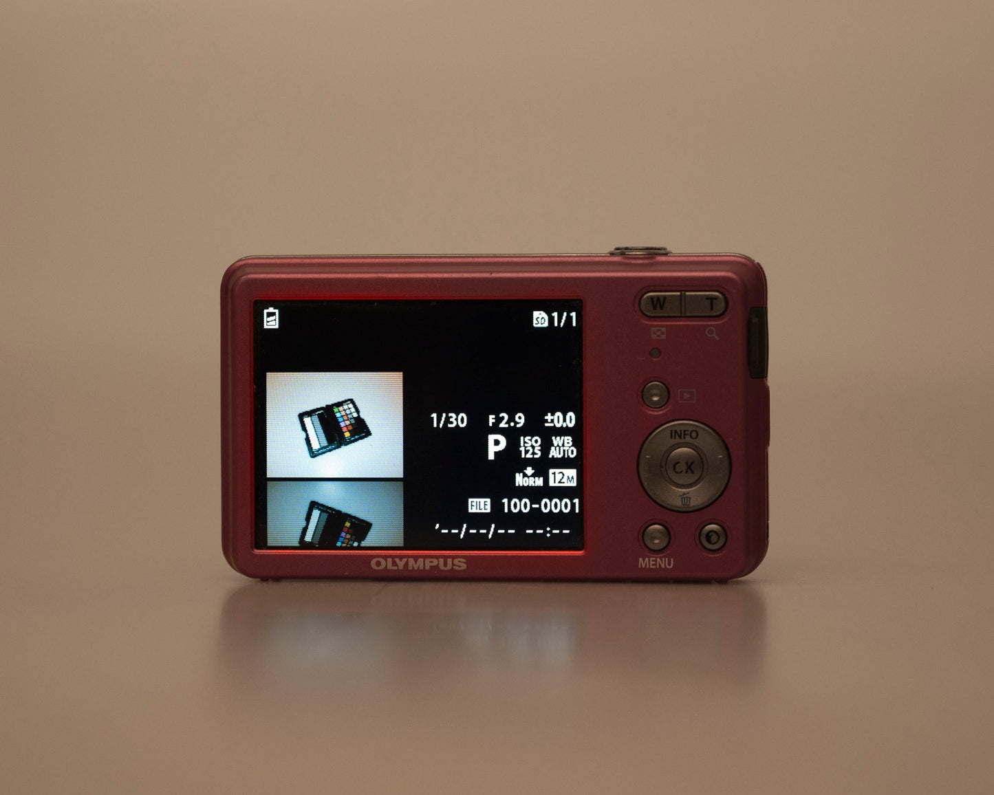 Olympus VG-110 12MP appareil photo numérique avec carte SD de 8 Go + batterie + chargeur (numéro de série UJB001451)