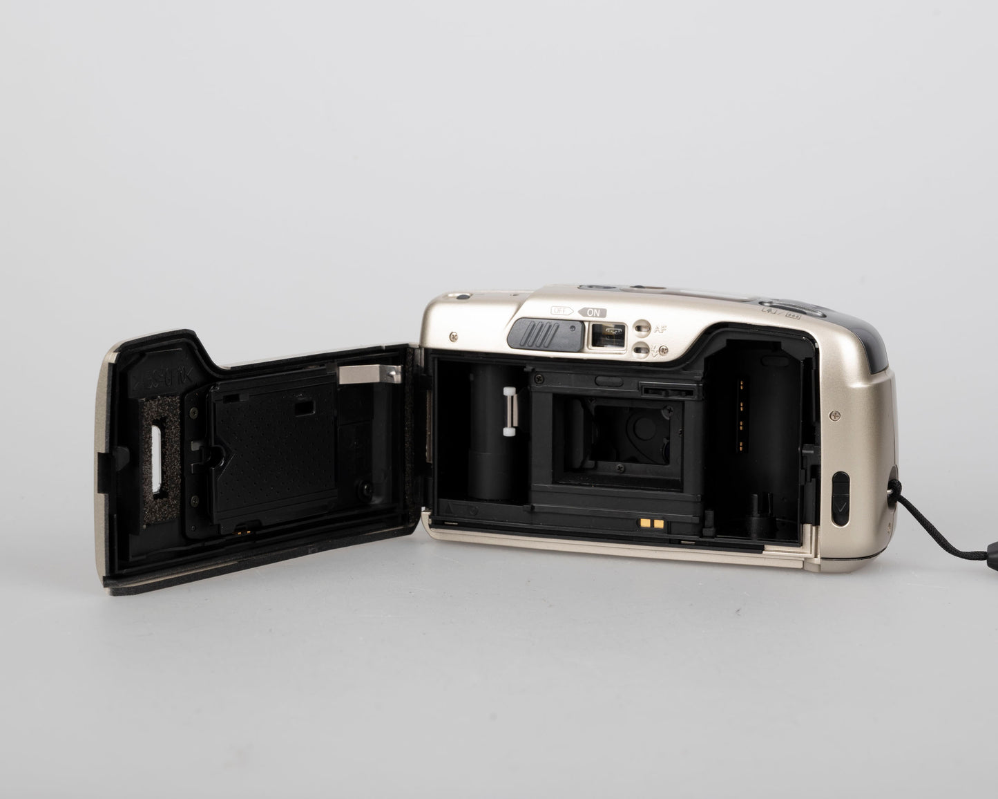 Appareil photo argentique Ricoh FF-10 AF 35mm avec étui (numéro de série 25126455)