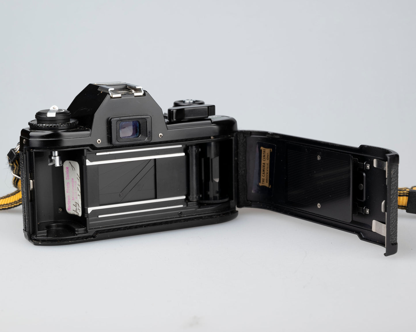 Appareil photo reflex Nikon EM 35 mm avec objectif 50 mm f1.8 et étui « toujours prêt »