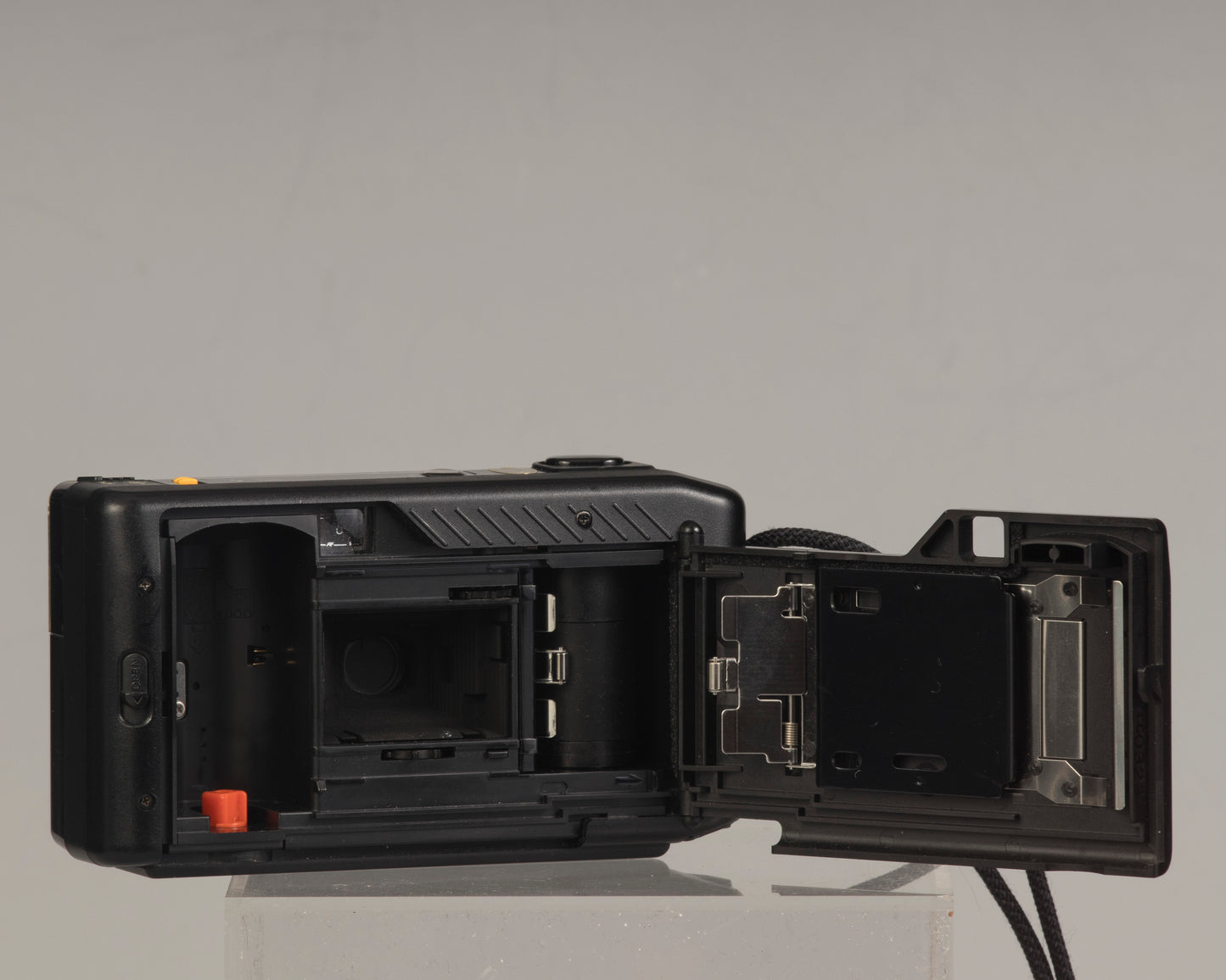 The Canon Sprint is an auto focus 35mm film point-and-shoot camera featuring a fixed 35mm f3.5 lens