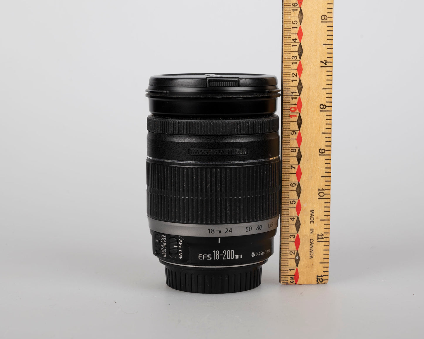 Canon EF-S 18-200mm 1:3.5-5.6 IS zoom lens (serial 4601025608)
