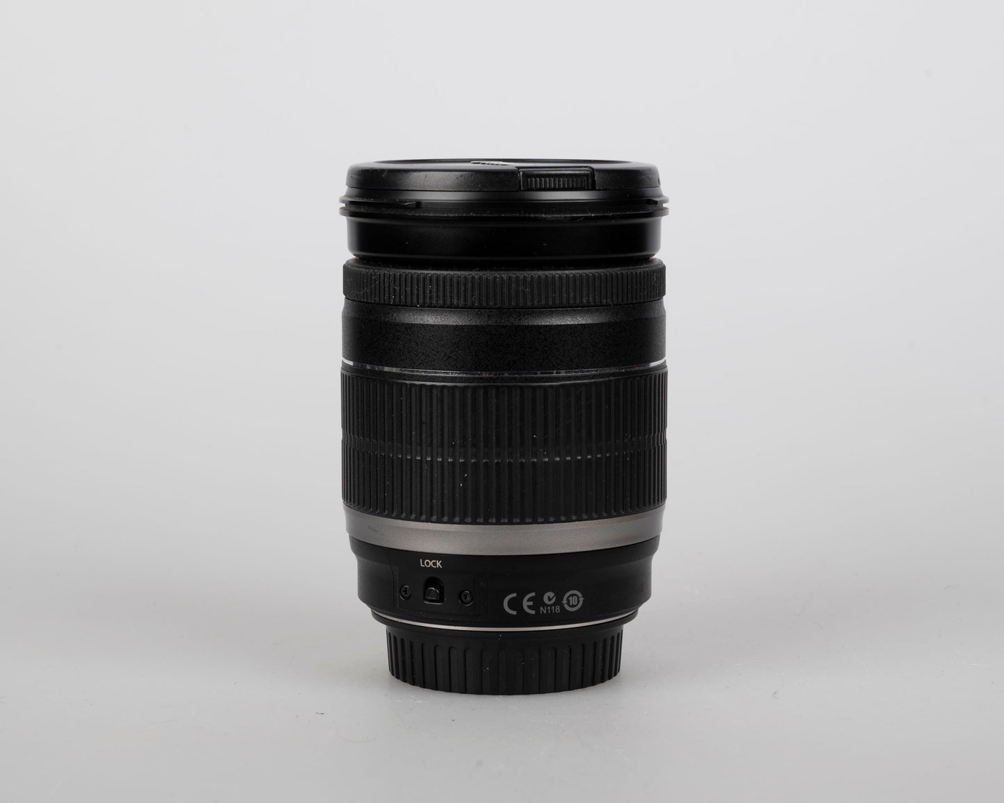 Canon EF-S 18-200mm 1:3.5-5.6 IS zoom lens (serial 4601025608)