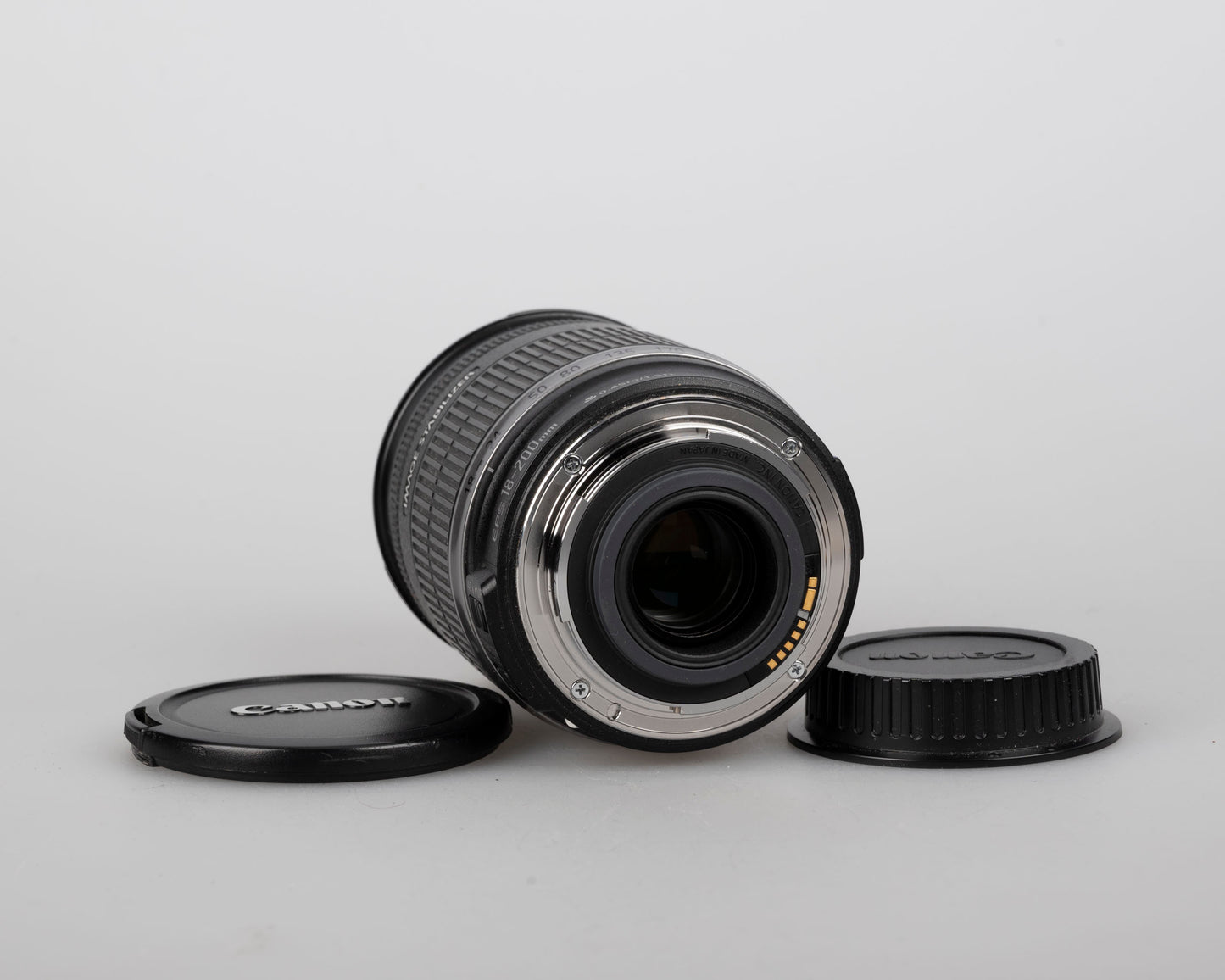 Canon EF-S 18-200mm 1:3.5-5.6 IS zoom lens (serial 4601025608)