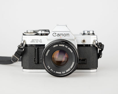 Canon AT-1 35 mm SLR avec objectif Canon FD 50 mm f1.8