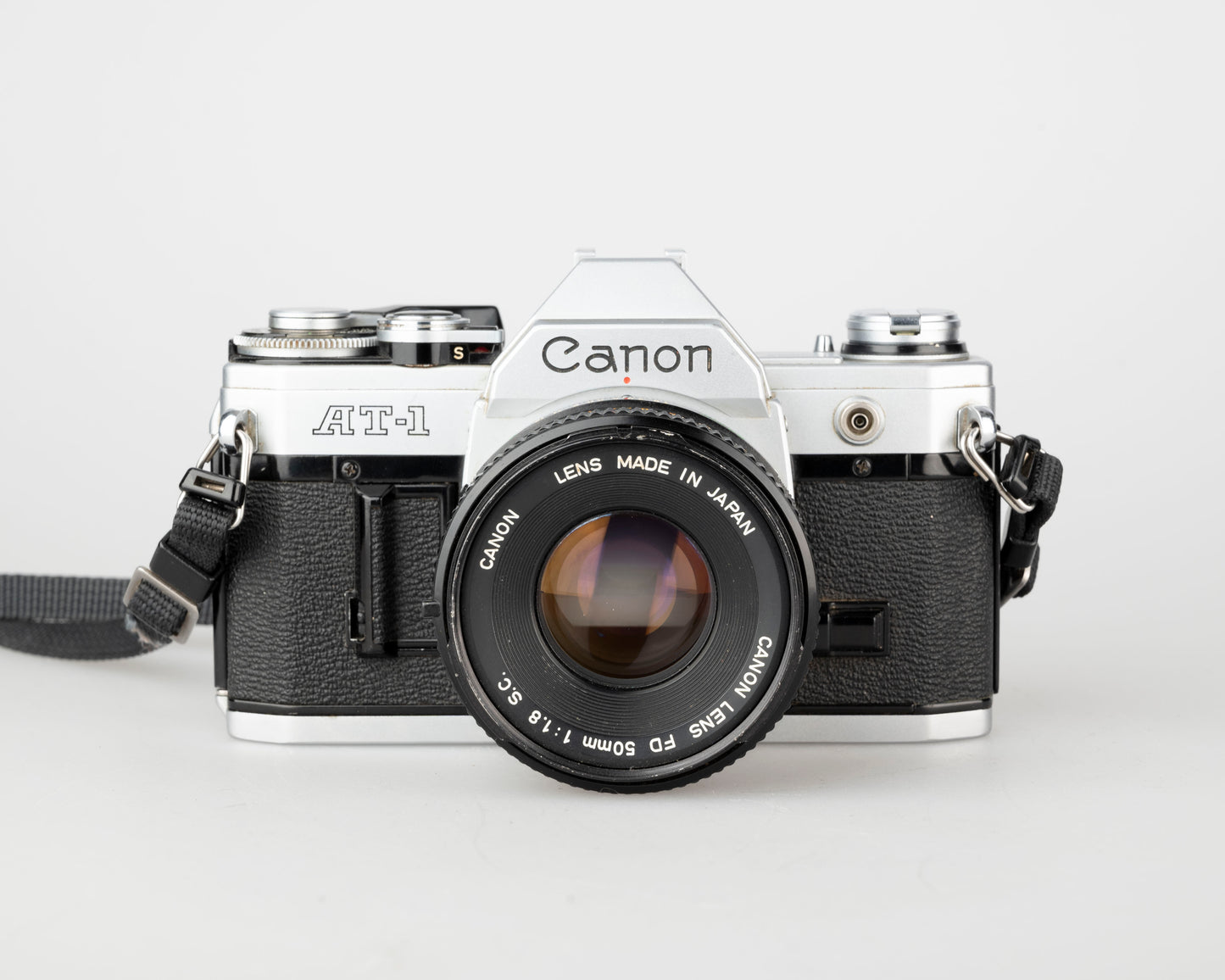 Canon AT-1 35 mm SLR avec objectif Canon FD 50 mm f1.8