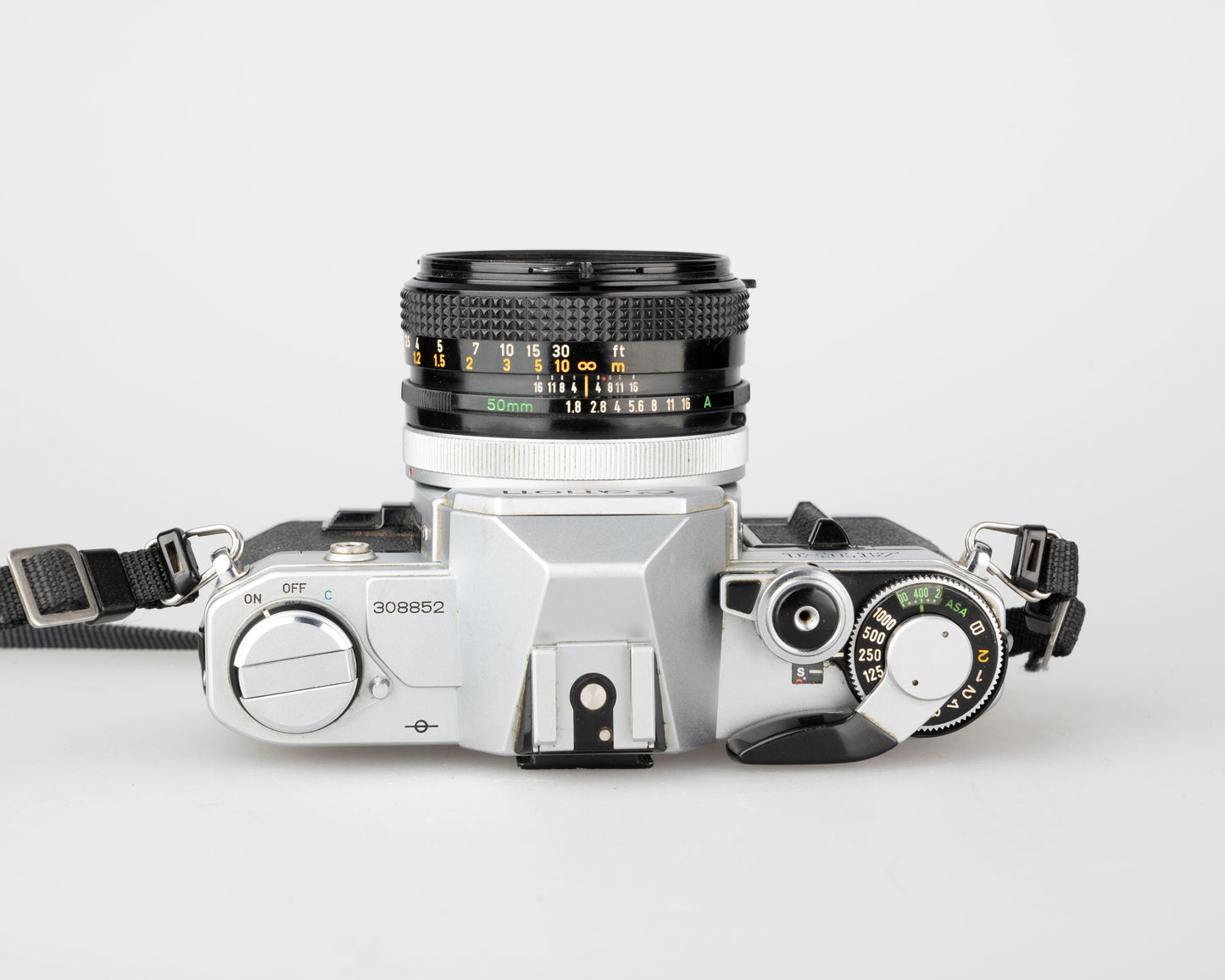 Canon AT-1 35 mm SLR avec objectif Canon FD 50 mm f1.8