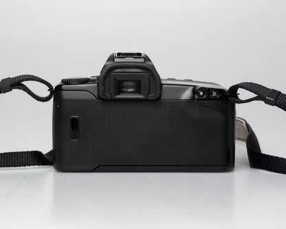 Canon EOS Rebel XS Kit reflex 35mm avec objectif EF 35-80mm + sac pour appareil photo + boîte