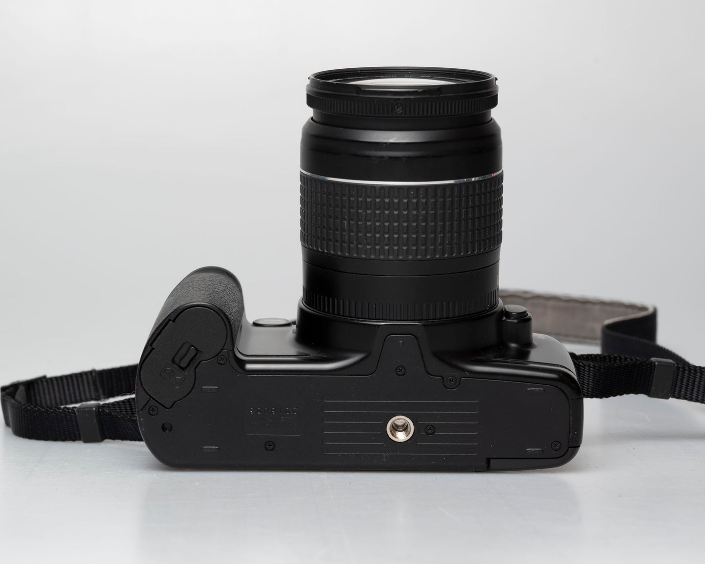 Canon EOS Rebel XS Kit reflex 35mm avec objectif EF 35-80mm + sac pour appareil photo + boîte