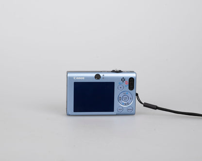 Canon Powershot SD1100 IS Digital Elph 8MP CCD digicam w/ 2GB SD card + batteries + charger + original box + case