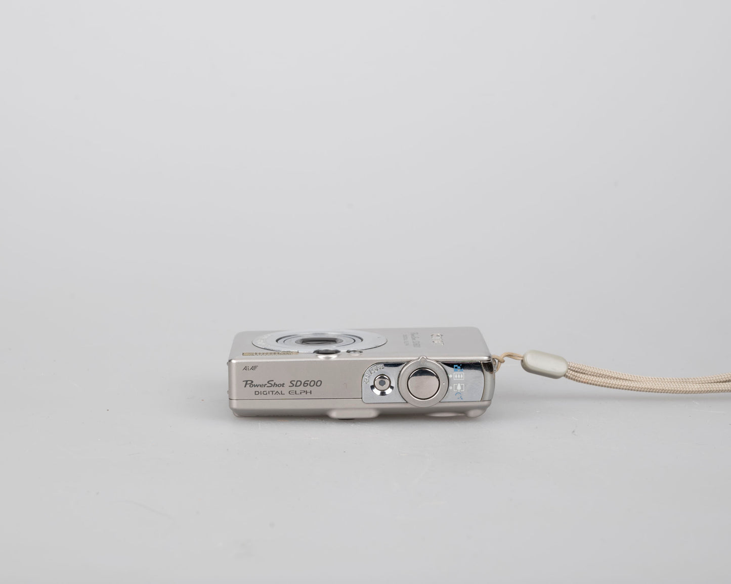 Canon Powershot SD600 Digital Elph 6MP CCD digicam w/ 2GB SD card + battery + charger