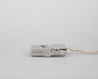 Canon Powershot SD600 Digital Elph 6MP CCD digicam w/ 2GB SD card + battery + charger