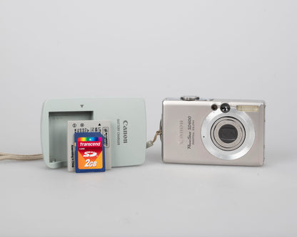 Canon Powershot SD600 Digital Elph 6MP CCD digicam w/ 2GB SD card + battery + charger
