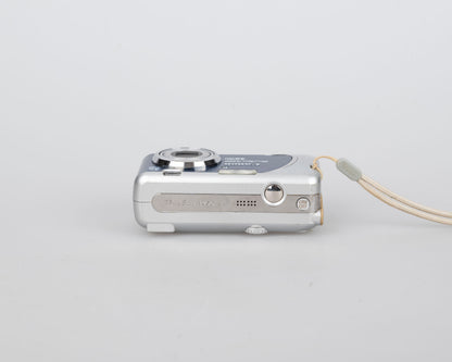 Canon Powershot A430 4MP CCD sensor digicam w/ 2GB SD + box + A/V cable (uses AA batteries)