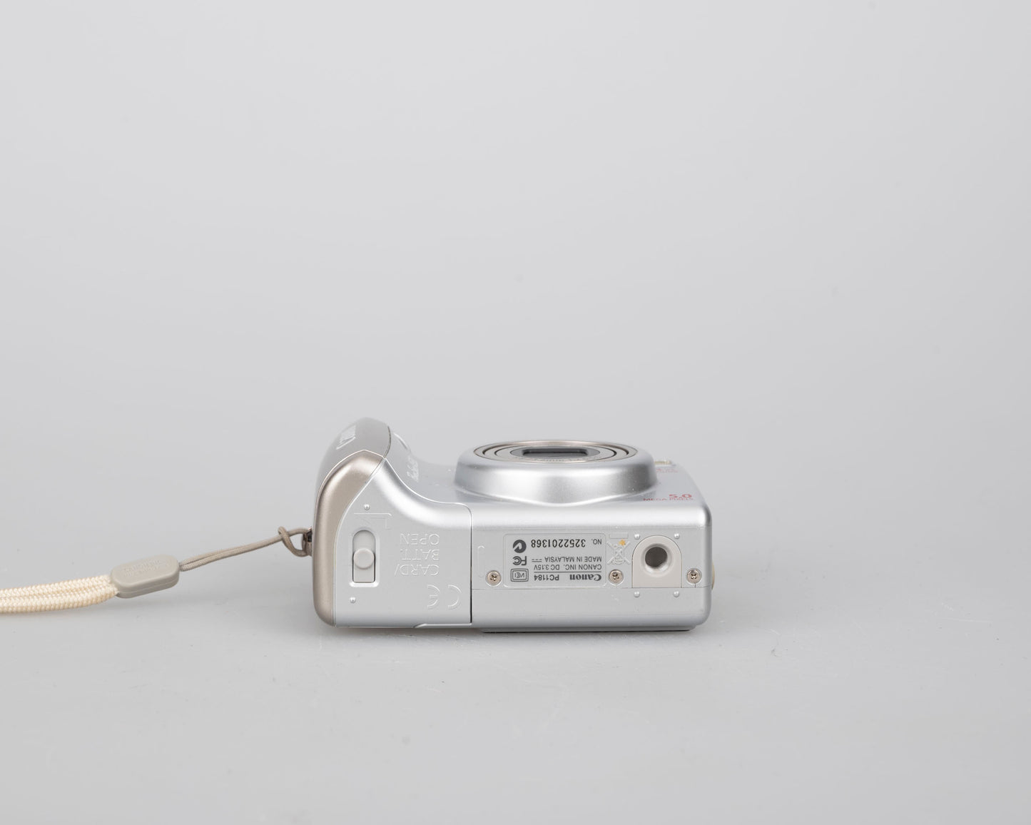 Canon Powershot A530 digicam w/ 5 MP CCD sensor; includes 512MB SD card (uses AA batteries) + original box & manual