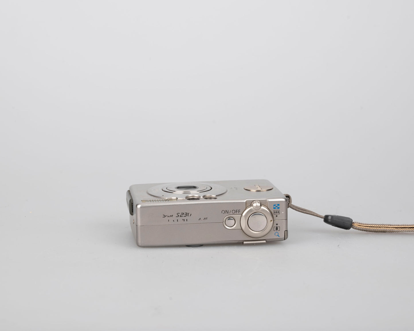 Canon Powershot S230 Digital Elph 3.2MP CCD digicam w/ 128 MB CF card + battery + charger