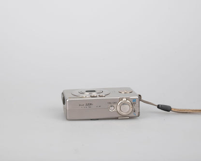 Canon Powershot S230 Digital Elph 3.2MP CCD digicam w/ 128 MB CF card + battery + charger