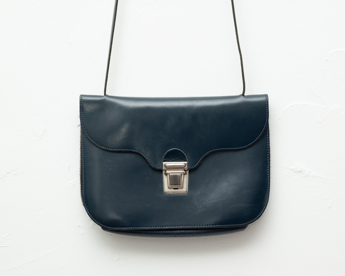 Sac bandoulière en cuir bleu marine