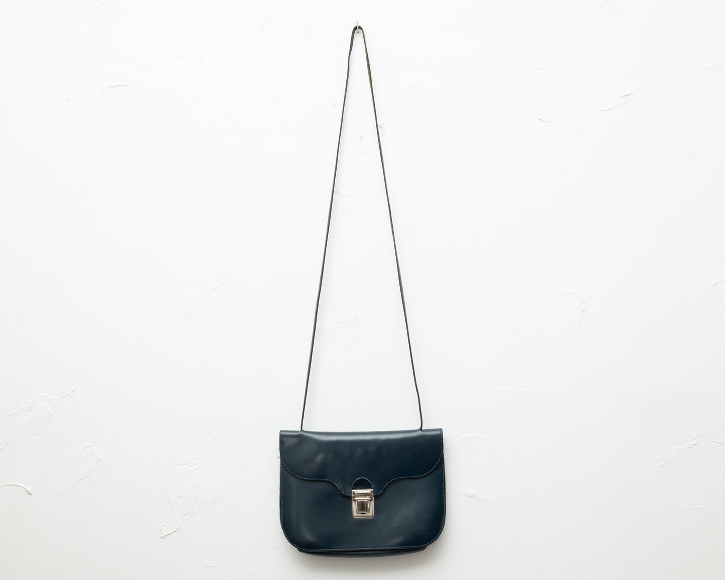 Sac bandoulière en cuir bleu marine