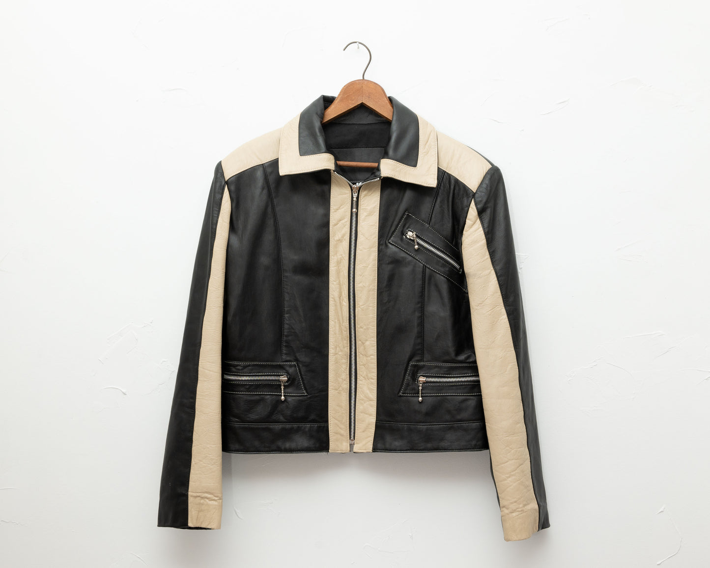 Blouson en cuir crème et noir