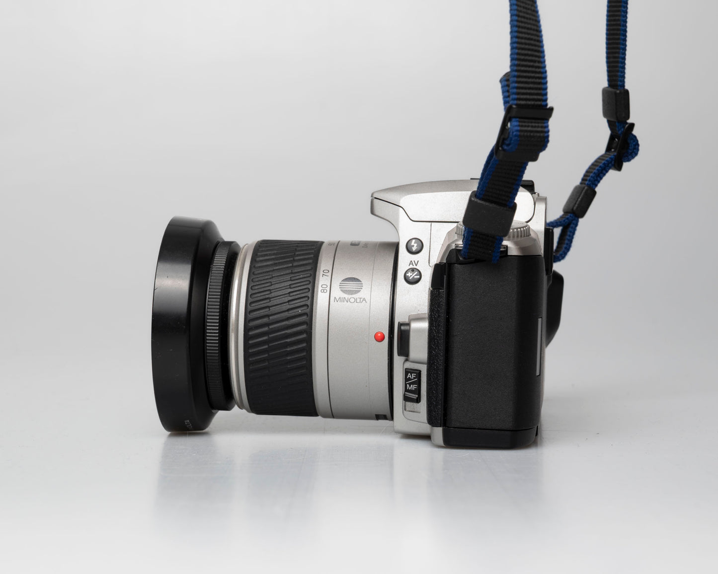 Minolta Maxxum 4 Reflex 35mm à film avec objectif 28-80mm (numéro de série 39314484)