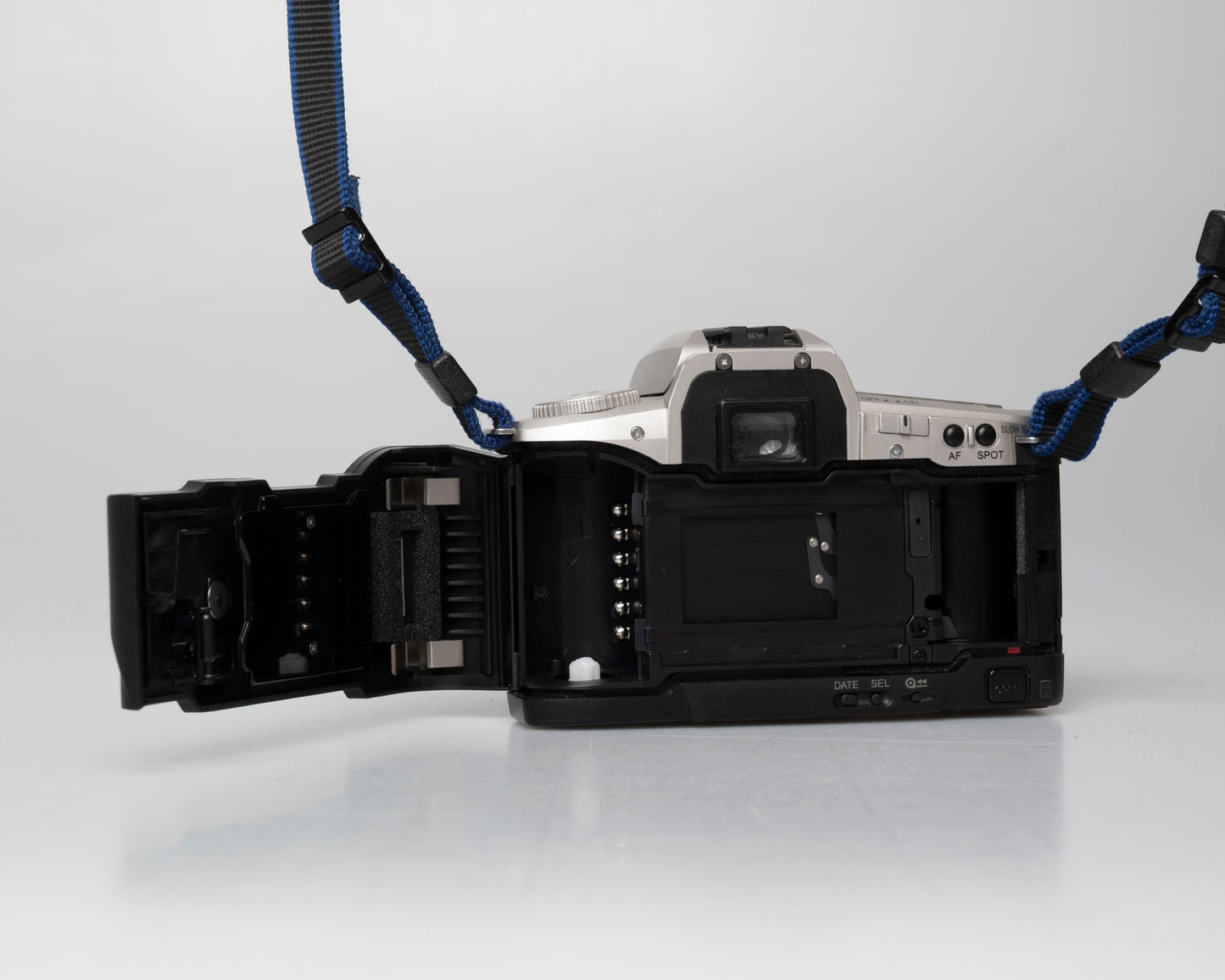 Minolta Maxxum 4 Reflex 35mm à film avec objectif 28-80mm (numéro de série 39314484)
