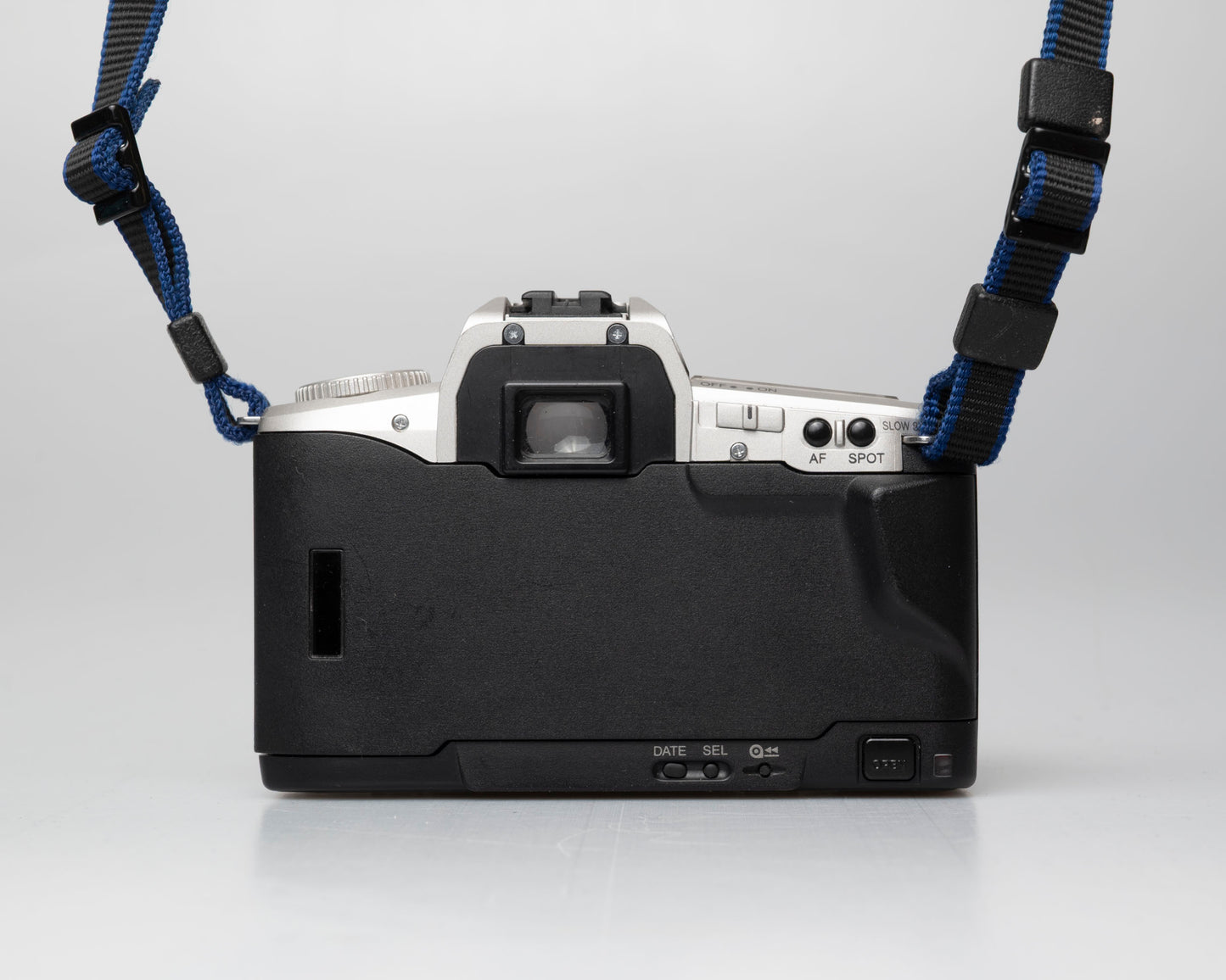 Minolta Maxxum 4 Reflex 35mm à film avec objectif 28-80mm (numéro de série 39314484)