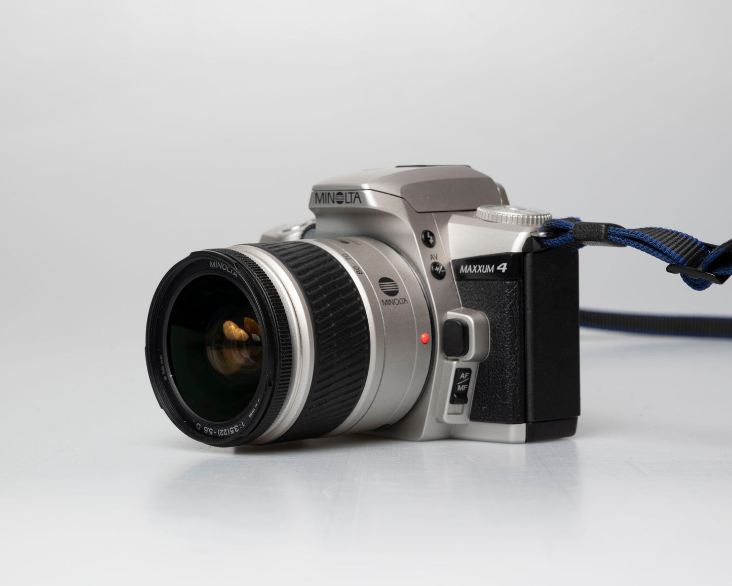 Minolta Maxxum 4 Reflex 35mm à film avec objectif 28-80mm (numéro de série 39314484)