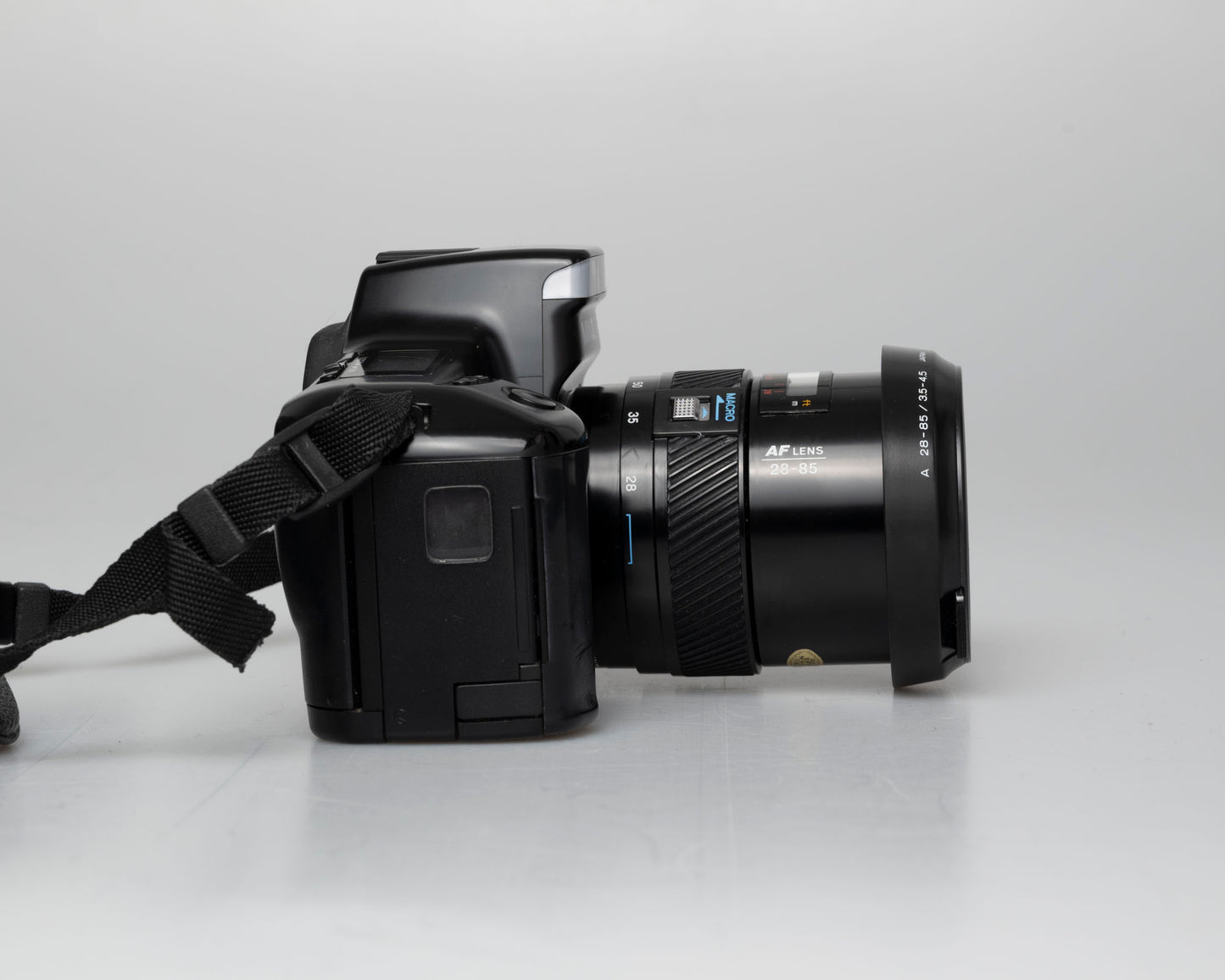 Minolta Maxxum 5000i 35mm film SLR w/ 28-85mm lens