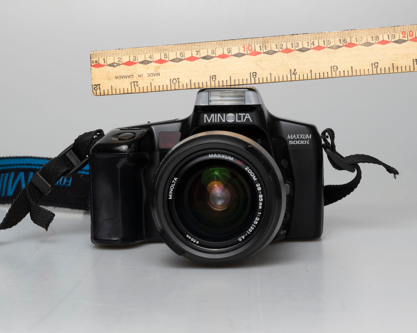 Minolta Maxxum 5000i 35mm film SLR w/ 28-85mm lens