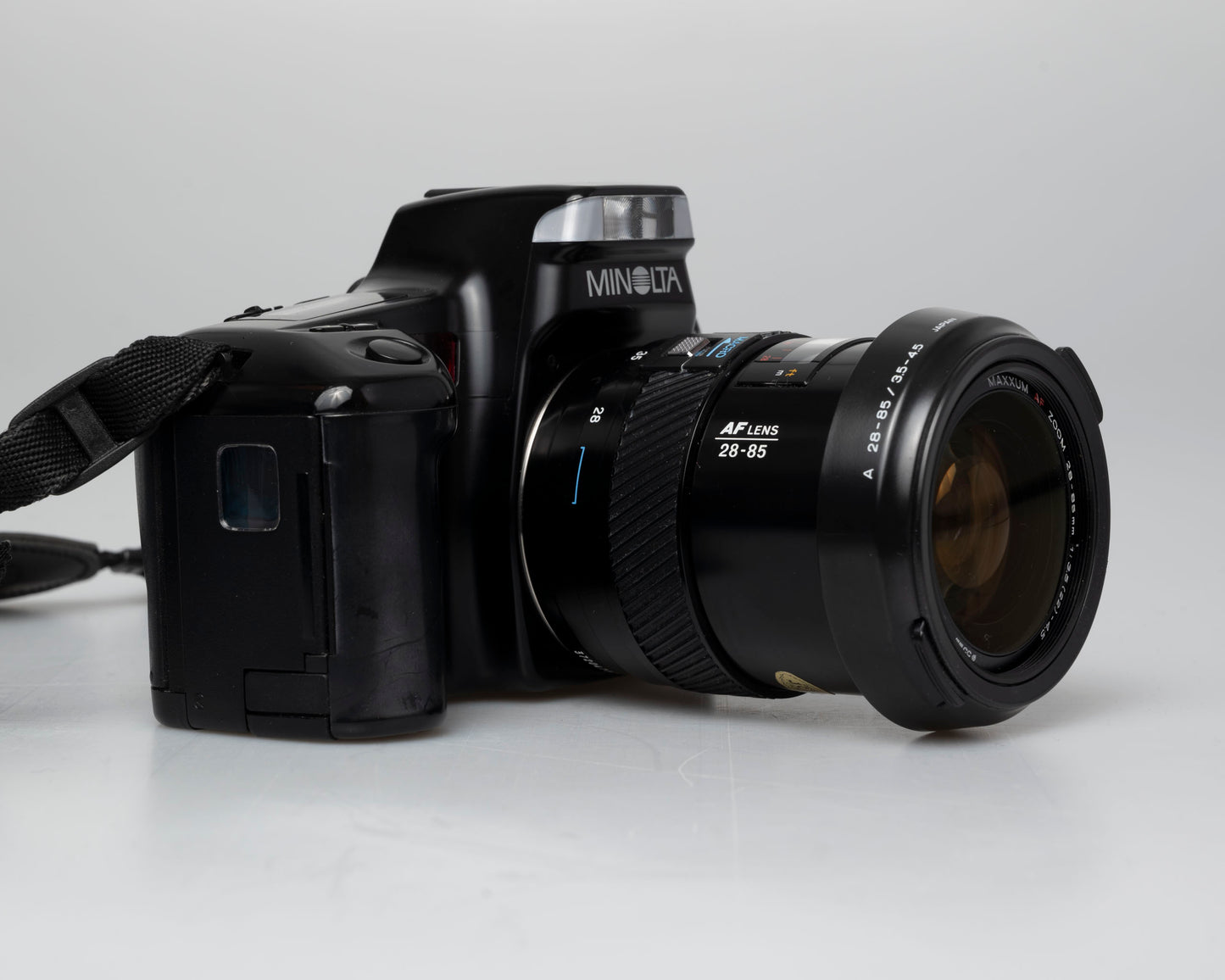 Minolta Maxxum 5000i 35mm film SLR w/ 28-85mm lens