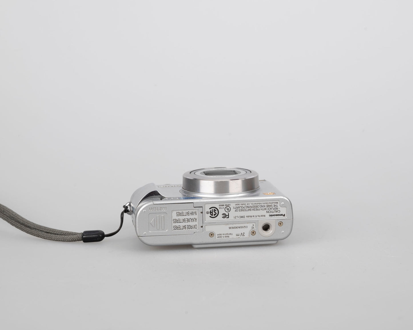 Panasonic Lumix DMC-LZ1 4 MP CCD sensor digicam (uses AA batteries + SD card memory)
