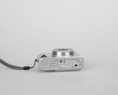 Panasonic Lumix DMC-LZ1 4 MP CCD sensor digicam (uses AA batteries + SD card memory)