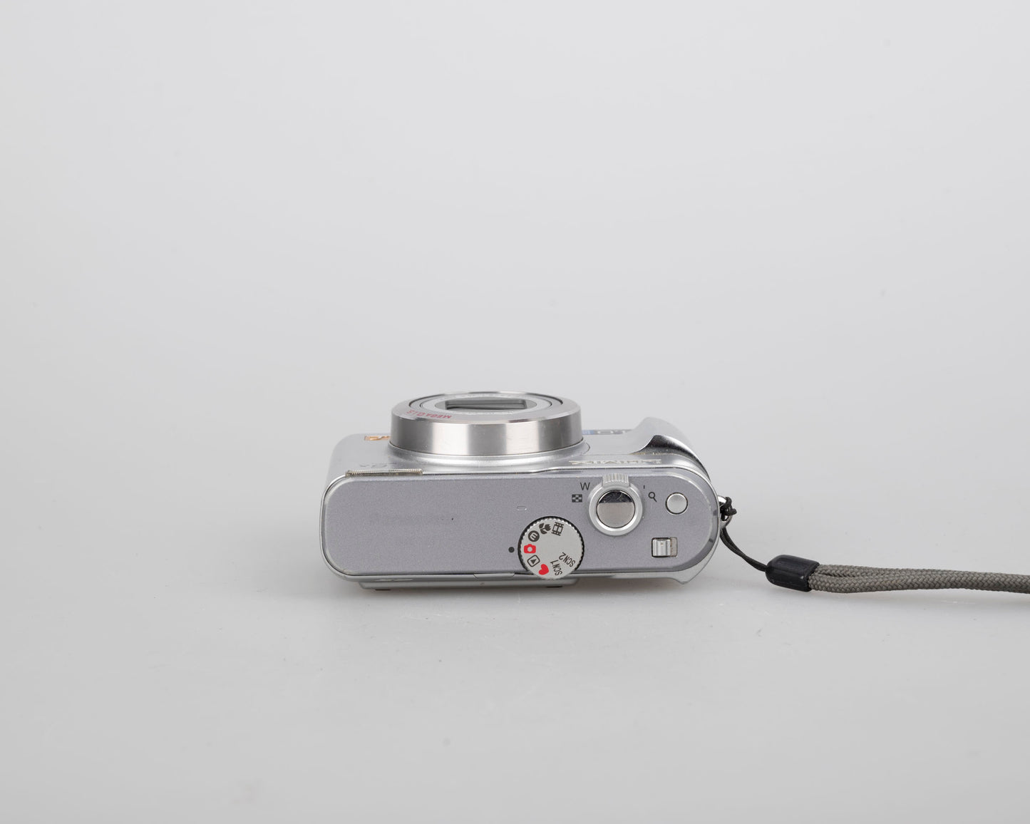Panasonic Lumix DMC-LZ1 4 MP CCD sensor digicam (uses AA batteries + SD card memory)
