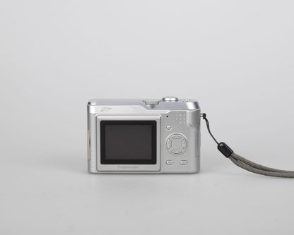 Panasonic Lumix DMC-LZ1 4 MP CCD sensor digicam (uses AA batteries + SD card memory)
