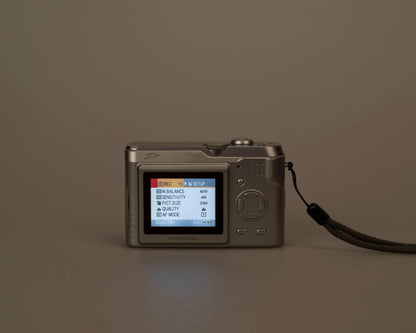 Panasonic Lumix DMC-LZ1 4 MP CCD sensor digicam (uses AA batteries + SD card memory)