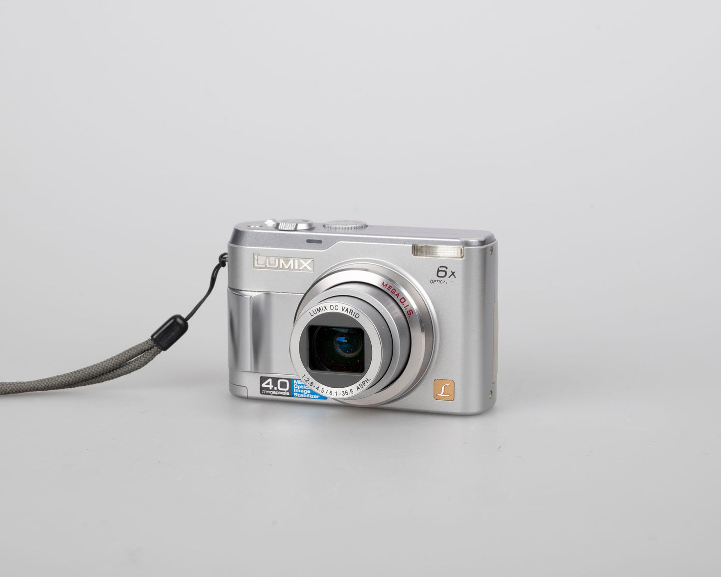 Panasonic Lumix DMC-LZ1 4 MP CCD sensor digicam (uses AA batteries + SD card memory)