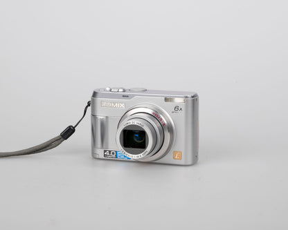 Panasonic Lumix DMC-LZ1 4 MP CCD sensor digicam (uses AA batteries + SD card memory)