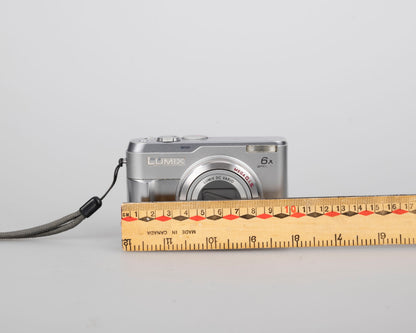 Panasonic Lumix DMC-LZ1 4 MP CCD sensor digicam (uses AA batteries + SD card memory)