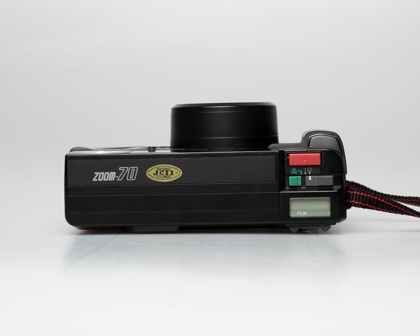 Pentax Zoom-70 (IQZoom) 35mm camera w/case (serial 5186332)