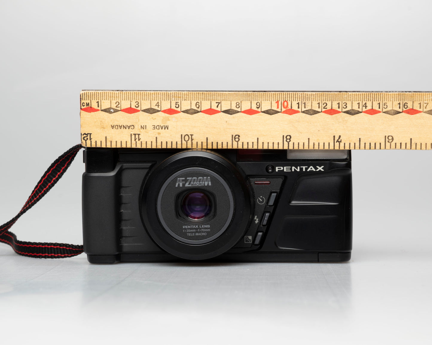 Pentax Zoom-70 (IQZoom) 35mm camera w/case (serial 5186332)